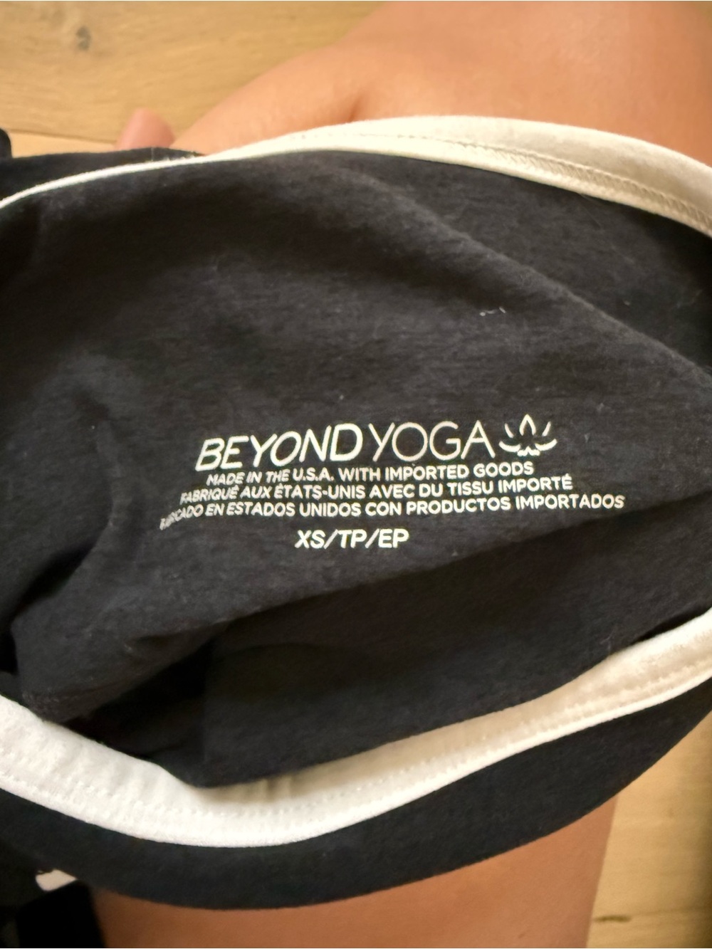 Beyond Yoga women’s' Black Leggings with White Side Stripe - Athletic Bottoms xs - Picture 4 of 4